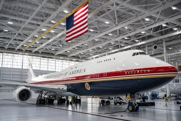 Trump’s New Air Force One: The Converted Qatari Jumbo Jet Turning America’s Presidential Plane Into a Political Storm Trump’s New Air Force One: The Converted Qatari Jumbo Jet Turning America’s Presidential Plane Into a Political Storm